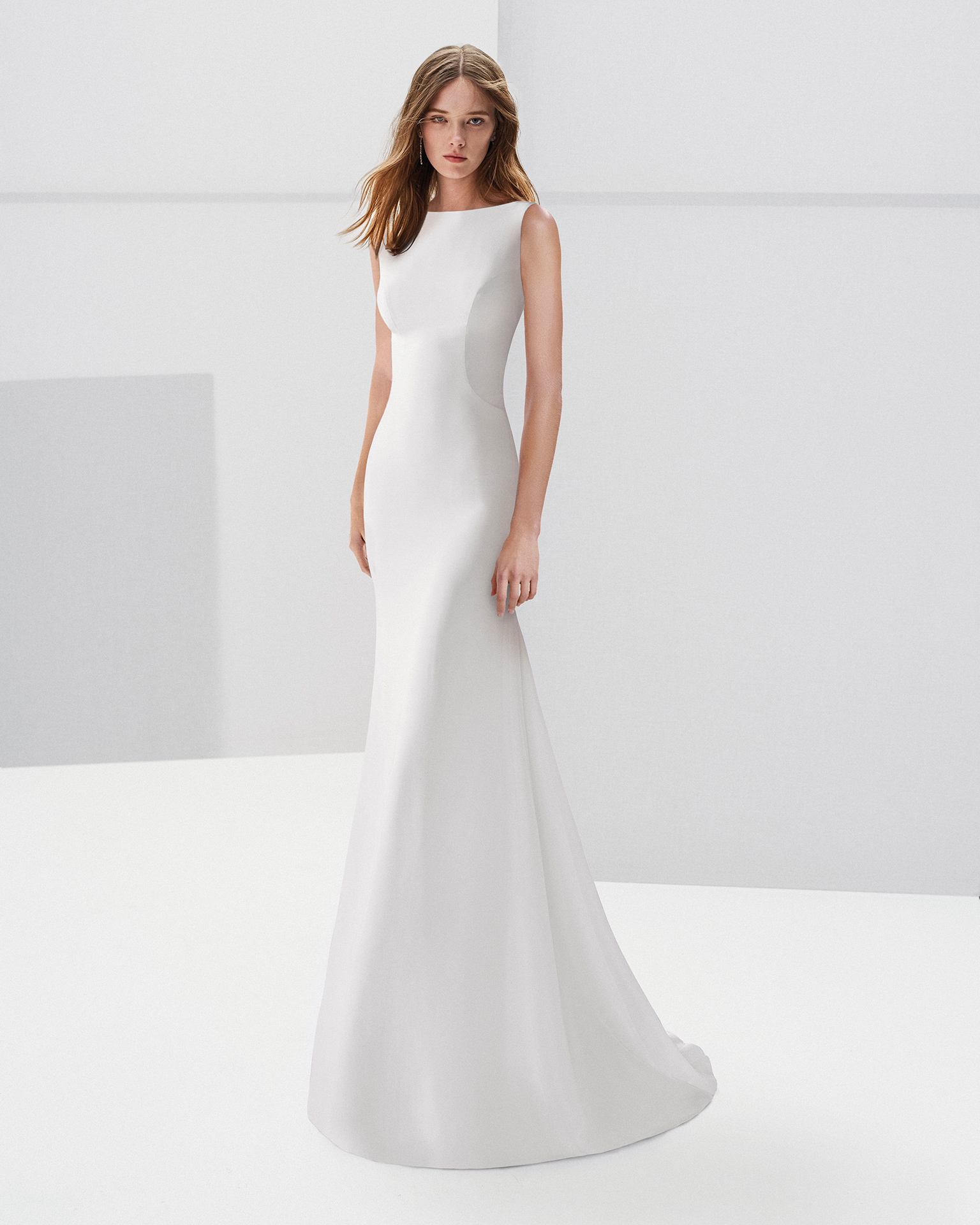 Crepe wedding dress, in natural.