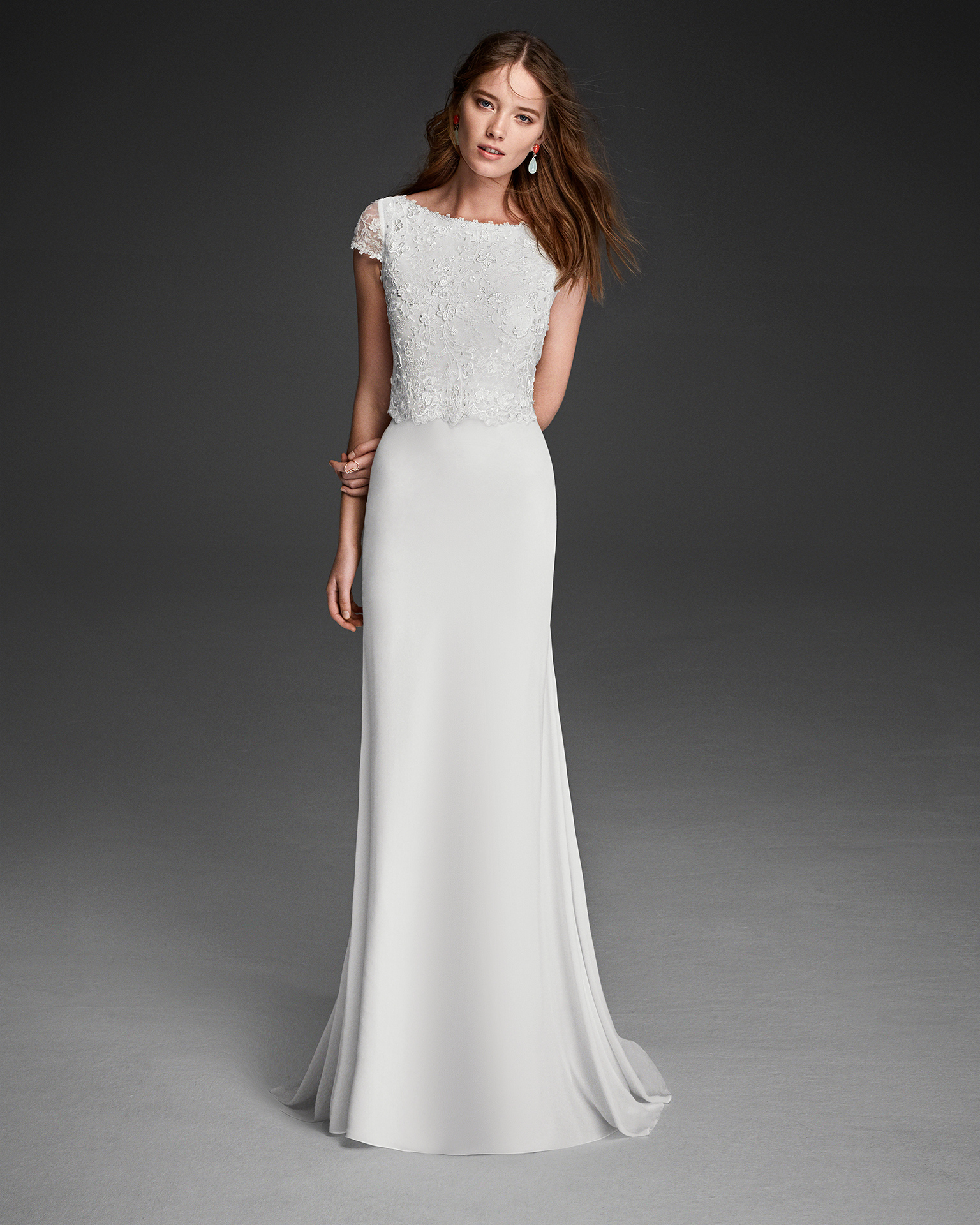 Boho-style crepe Georgette and guipure lace wedding dress with short sleeves.