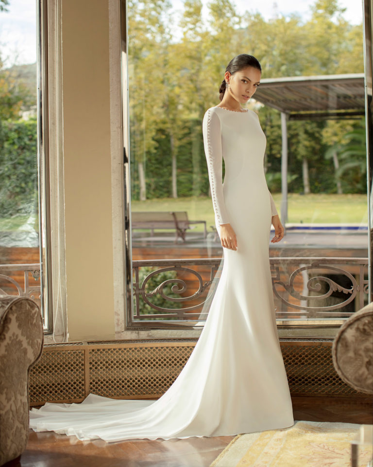 Elegant beaded stretch crepe Georgette wedding dress with low back and long sleeves. 2020 ALMA_NOVIA Collection.